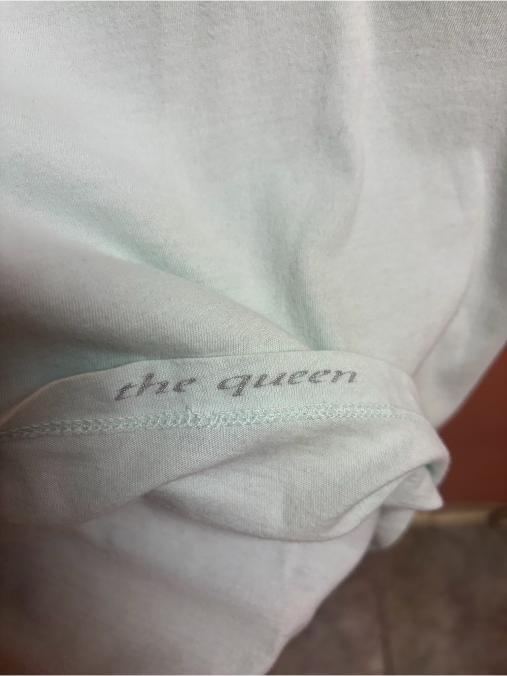 bella-chic Mint Green V-Neck Flip Tee-Shirt with La Regina “The Queen” Script - Picture 2 of 3